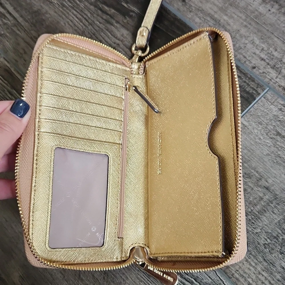 Michael Kors gold wallet - Picture 2 of 3